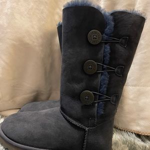 UGG boats only worn once